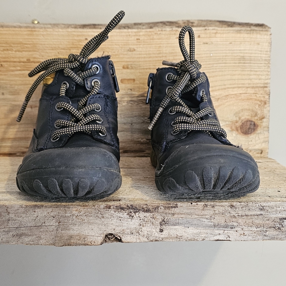 Cat & Jack boots with side zipper for easy on and off - toddler size 8 - Picture 3 of 6